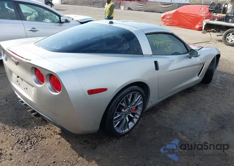 2005 Chevrolet Corvette из США, поврежденный, VIN 1G1YY24U755102175
